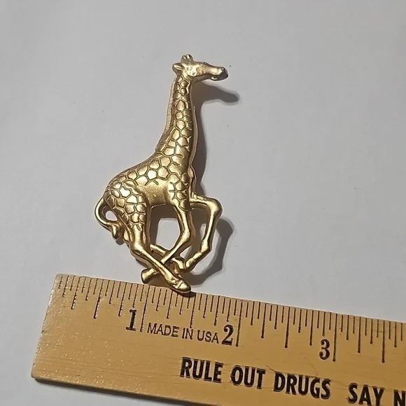 Women's Giraffe ๐ฆ Brooch - Picture 5 of 5